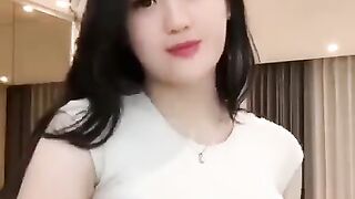 Setiap kali kau ada di dekatku, rasanya hidupku menjadi lebih berarti.