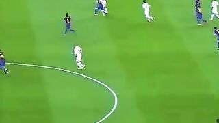 Mesut Ozil Destroyed Iniesta - Thiago Alcantara