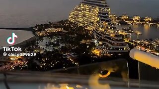 Dubai lovers