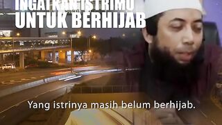 INGATKAN ISTRIMU UNTUK BERHIJAB