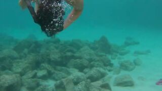 Dives underwater beatifull women sexy shake