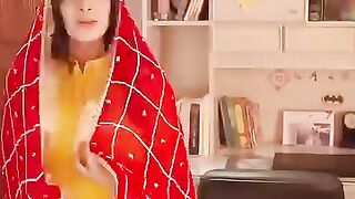 Best funny scene Pakistani  dramaMeri_besti_dulhan_banne_ki_prestic_karte_hue