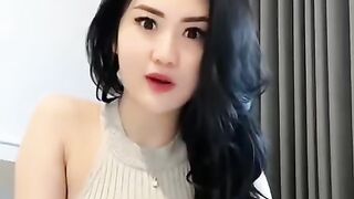 Jangan biarkan opini orang lain menghentikanmu untuk menjadi dirimu sendiri."