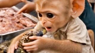 He could have walked away__but he chose to save a life. ????????_From a dangerous meat market escape