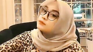 bu guru salsa tetep toge banget