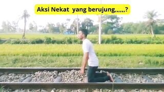 Atraksi Nekat di Rel Kereta! Pria Ini Bikin Jantung Copot!