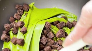 Melting chocolate ???? into matcha... Chocolate head!!!