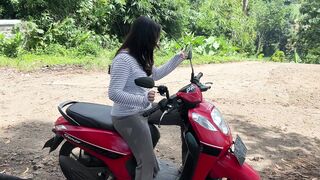 Wanita yang sangat cantik ini bernama desi