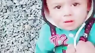 Cute child...money back pashto