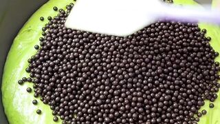 Immersive experience making a pot of "Strawberry Chocolate Chip Snowflake Crisps" ????