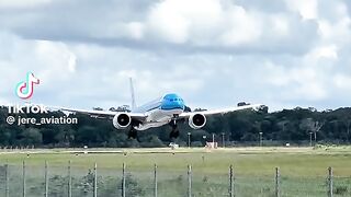 KLM Boeing 777-306