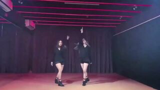 Indian Girl Isha Sawant Dance