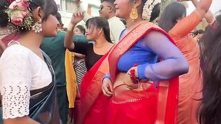 বান্ধবী গুলা সেই নাচে