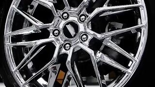 Noir corbeau avec une touche de chrome