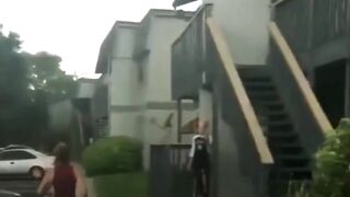 She thought she could fight and film it. She thought wrong..mp4