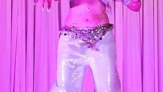 Beautiful Stage Dance Performance with Stunning Expressions and Energy