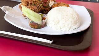 Makan ayam geprek super pedas