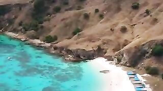 Next time you visit indonesia, don’t miss this pink beach????✨????