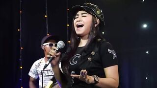(key up+10) Her voice is really high, she brings SHE'S GONE KOPLO VERSION COVER BY ERNI DIAHNITA