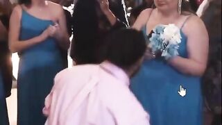 A bride’s sweet surprise for her best friend during the bouquet toss