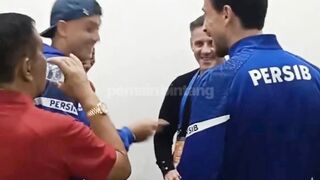 Apa yang Mereka Bicarakan? ????