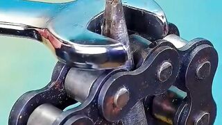 Just 30 Seconds! The Quick and Hassle-Free Way to Remove a Bike Chain Pin