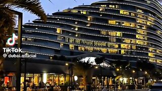 Dubai lovers