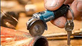 Keychain Makita vs Red Steel Cylinder