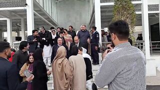 Hearing of Imran Khan cases in Supreme Court, Salman Safdar explained the proceedings inside while leaving.mp4