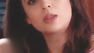Itna bara mouqa hae apke haath main aur ap haen keh faida naheen uthate