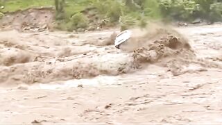 Flood Scenes ???????? Unbelievable Nature!"Flood #ViralVideo #FloodAlert #CrazyWeather #Storm2025 #FloodNews