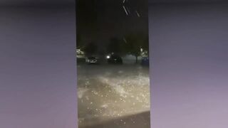 Гигантские градовые камни падают с неба