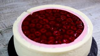 Муссовый торт с малиной