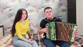 Любимой песню я пою. Поёт под гармонь дуэт Александр Тремаскин с сестрой.