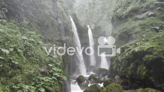 beautifull waterfall jungle