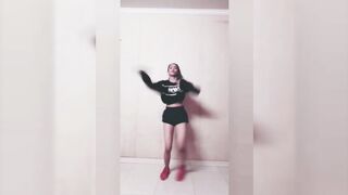 Indian Girl Isha Sawant Dance