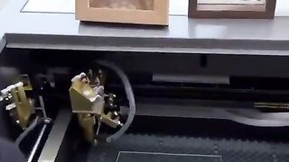 wanita ini mengubah kaca polos menjadi karya seni yang luar biasa indah ????