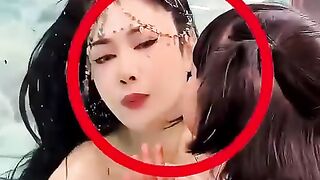 di balik senyum putri duyung itu,ada perjuangan yang gak terlihat ????