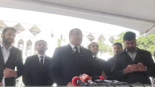 Historic scenes from the Supreme Court, meeting with Imran Khan, Salman Safdar coming out of the Supreme Court, live scenes.mp4