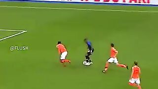 Van Dijk Destroys Everyone Until He Meets