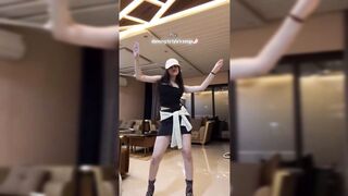 Indiann Girl Naysha Khanna Dance