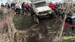 Big Monster Jeep Cherokee XJ on 44s in Off-Road