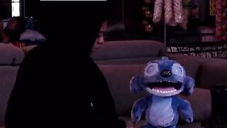 Yb lagi asik sendiri