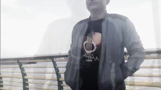 Nyantai di tepian sungai