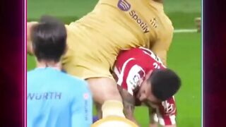 Ketika wasit memberi keputusan tercepat ⚡????