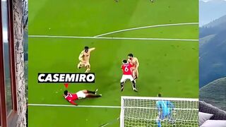 Saat lini belakang jadi tembok terakhir… Casemiro & Varane berdiri paling depan ❤️‍????⚽️