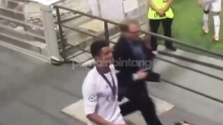 Ronaldo Menghampiri Fans Setelah Menjuarai Liga Champions ????