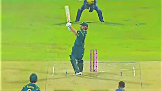 Travis Head big six over secure leg