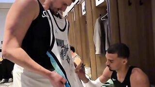 Nikola Jokić asks wemby to draw the alien after he signs his All-Star jersey! ????