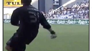Dari umpan goal-kick